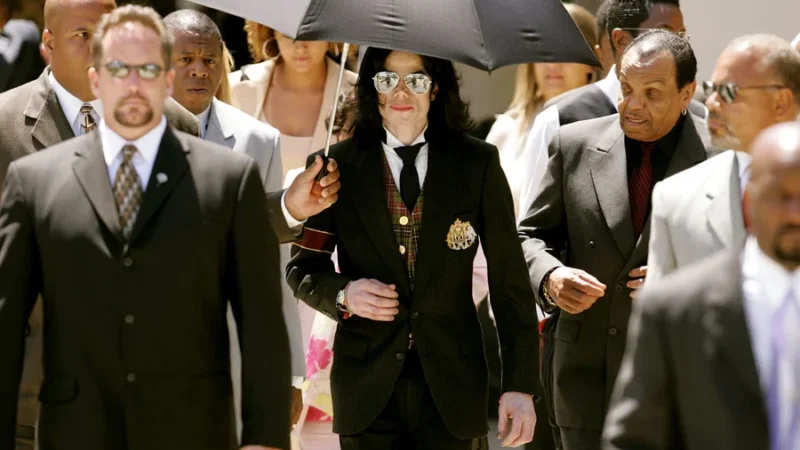Michael Jackson: veja fotos históricas do julgamento revisitado em documentário