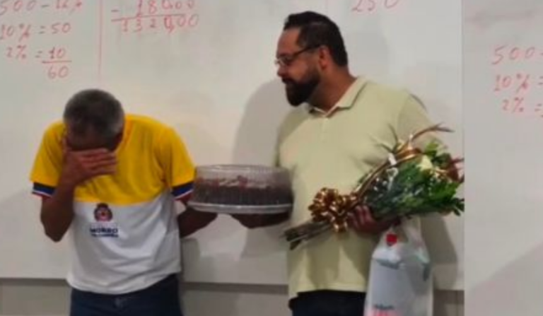 Professor homenageia pai que voltou a estudar: “Lutou pelo meu sonho”; VEJA