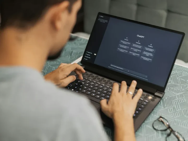 Chatbots concordam demais com você, e pesquisadores da USP explicam o risco